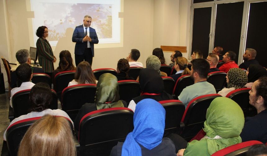Tatvan Devlet Hastanesinde sağlık çalışanlarına iletişim semineri
