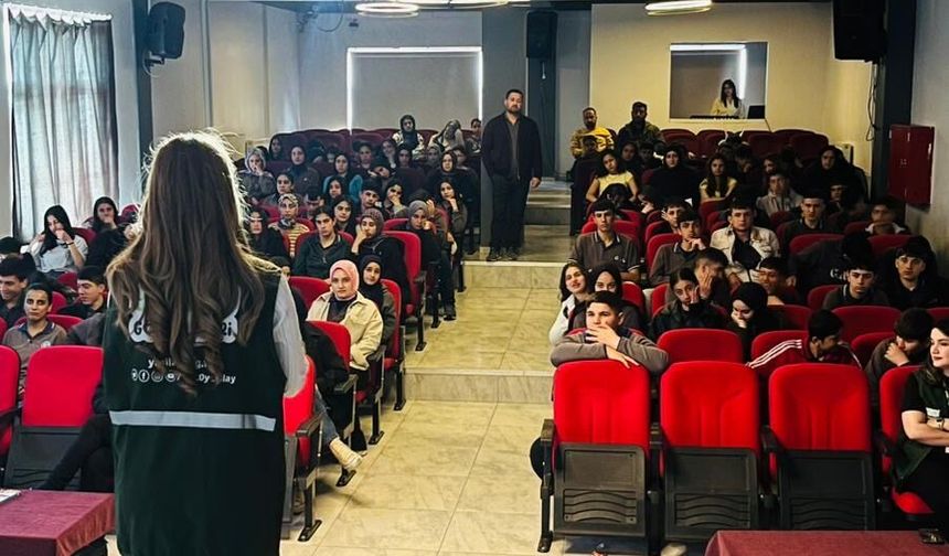 Güroymak’ta öğrencilere bağımlılıkla mücadele eğitimi verildi