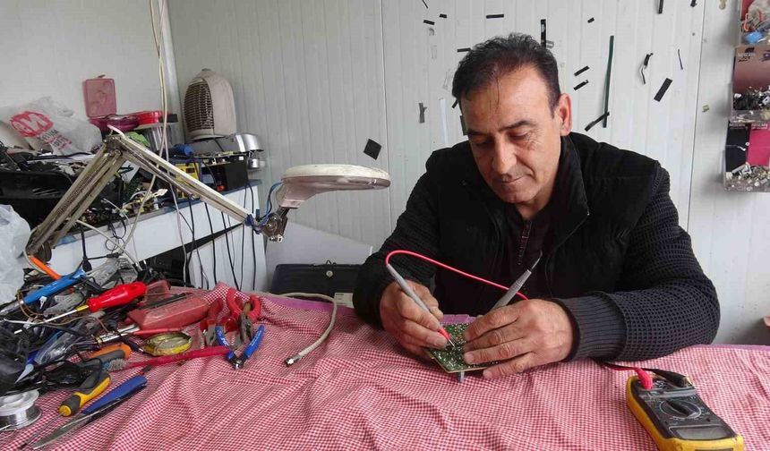 Dijital dönüşüme rağmen televizyon tamircileri pes etmiyor