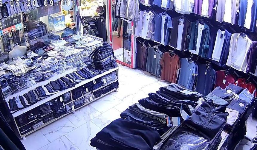 Malatya'da deprem sırasında yaşanan panik kamerada