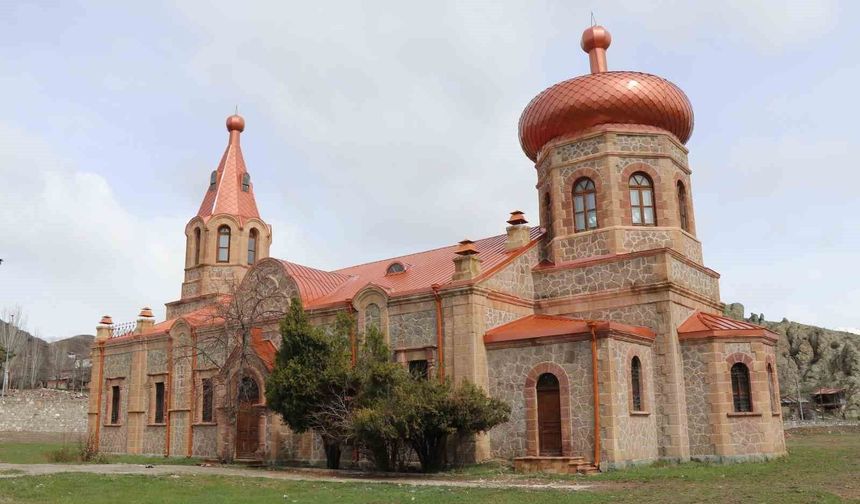 Oltu’da Tarihi Rus Kilisesinin bir bölümü kütüphane ve kafeye dönüşüyor