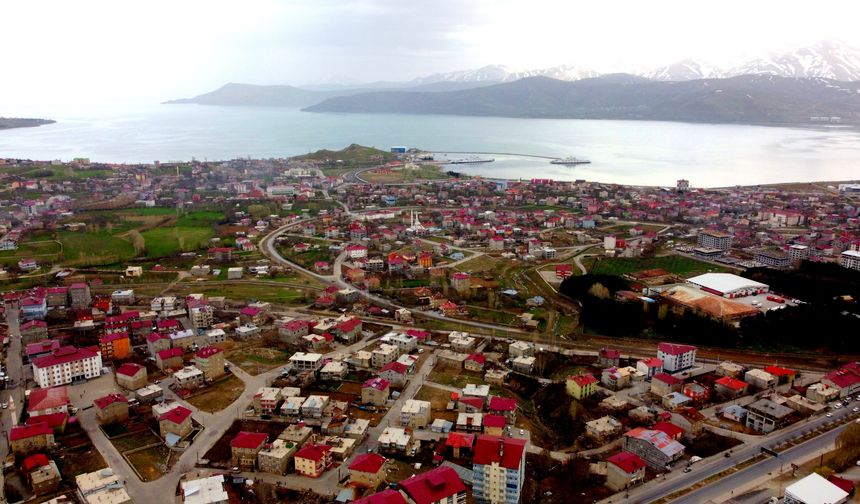 Tatvan kuş bakışı görüntülendi
