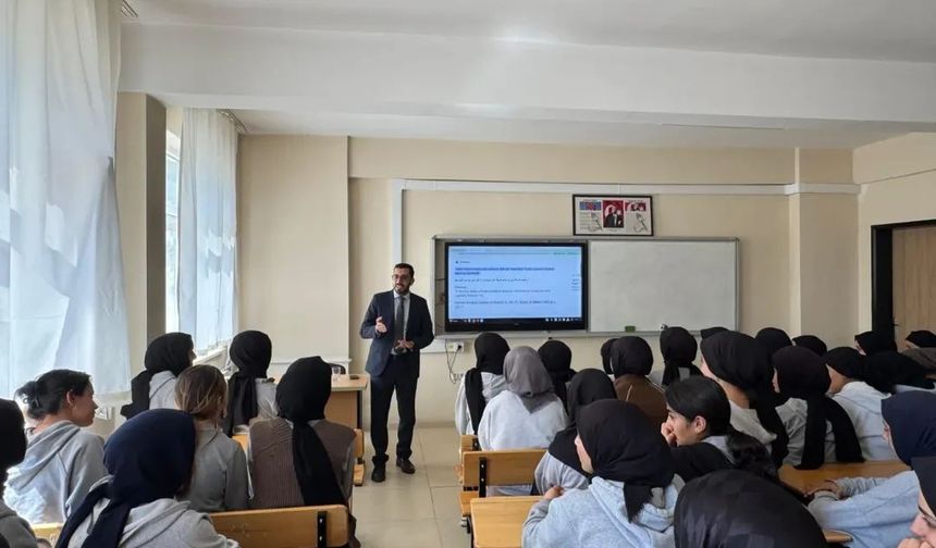 Hizan'da gençlerin kalbine dokunan söyleşi