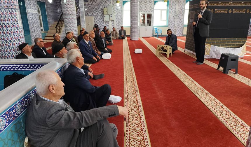 Adilcevaz'da hacı adaylarına seminer verildi