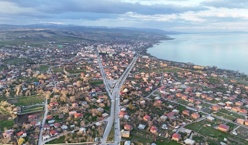 Ahlat’ın ilkbahar güzelliği havadan görüntülendi