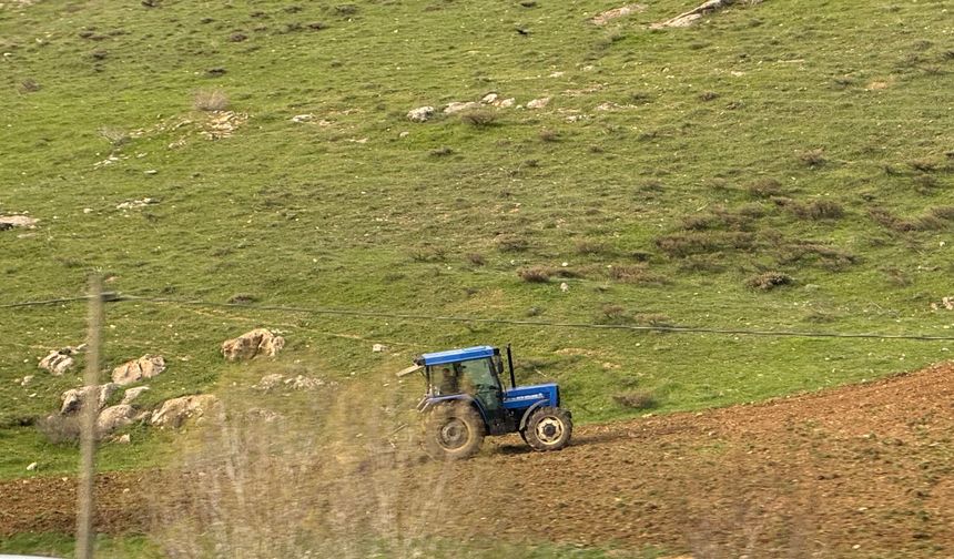Tatvan’da çiftçiler tarla mesaisine başladı