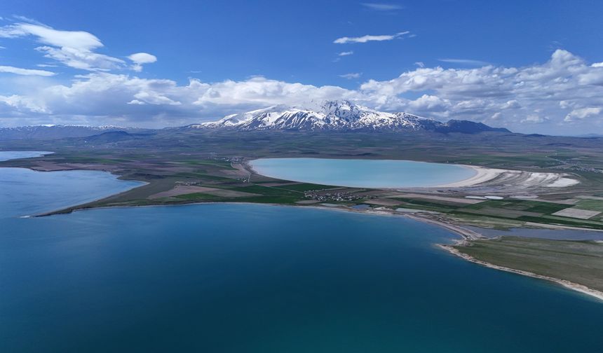 Van Gölü ve Arin Gölü havadan aynı kadrajda görüntülendi