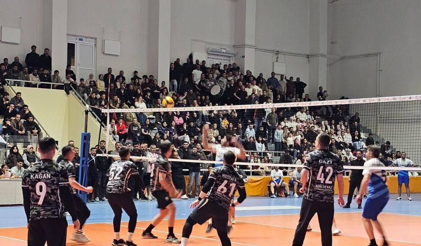 Adilcevaz’da kurumlar arası voleybol turnuvası tamamlandı
