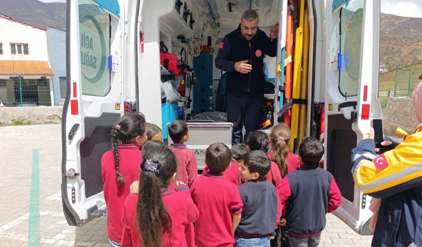 Hizanlı miniklere ambulansla “Can Kurtarma” deneyimi