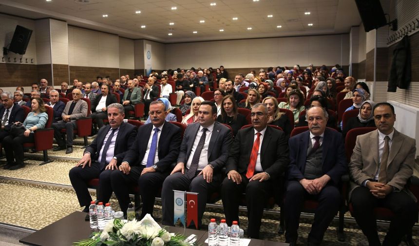 BEÜ’de “Geçmişten Geleceğe Bitlis Paneli” düzenlendi