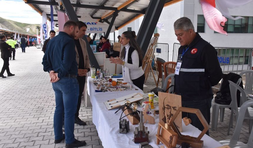 Bitlis’te Gençlik Festivali ve Kitap Fuarına Yoğun İlgi