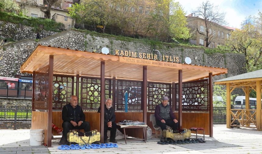Bitlis’te ayakkabı boyacılarına modern çalışma alanı oluşturuldu