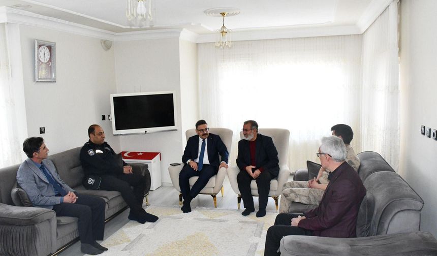 Kaymakam Özçelik’ten, şehit ve gazi ailelerine bayram ziyareti