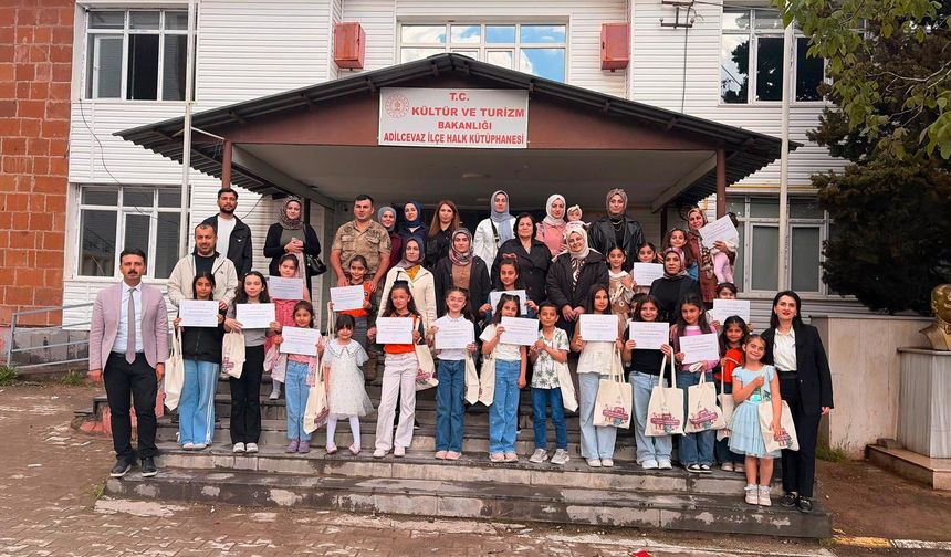 Adilcevaz’da kitap okuyan ailelere teşekkür belgesi