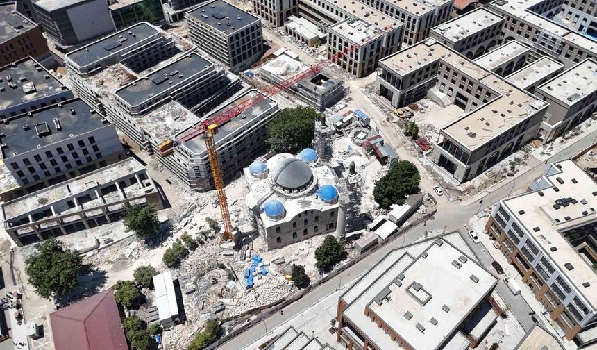 Depremde yıkılan Malatya'nın simgesi Yeni Cami'de restorasyonda sona gelindi