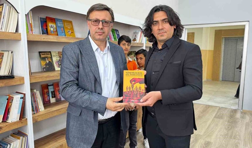 Dr. Cengiz Çelik, Ağrı'da okurlarıyla bir araya geldi