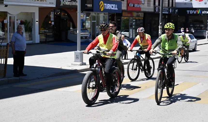 Erzurum'da pedallar sağlıklı yaşam için çevrildi