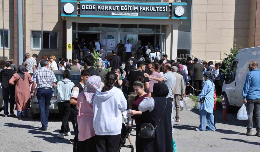 Kars’ta YKS adayları sınav merkezlerine akın etti