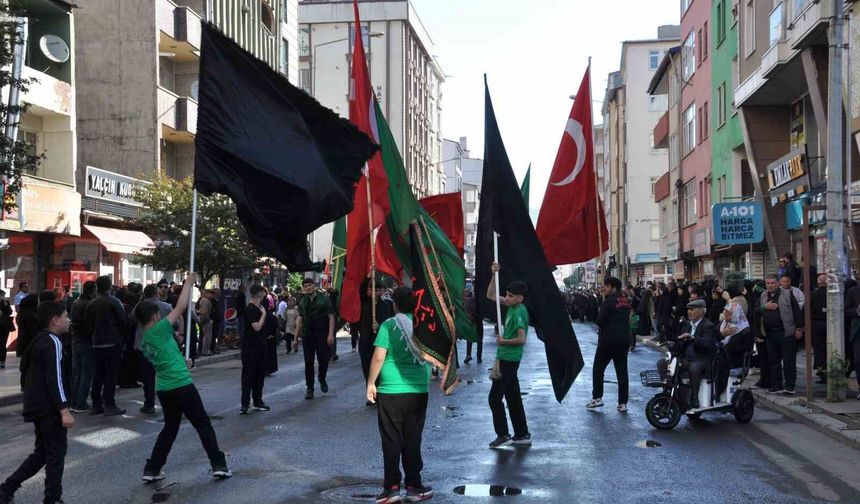 Kerbela şehitleri Kars'ta dualarla anıldı
