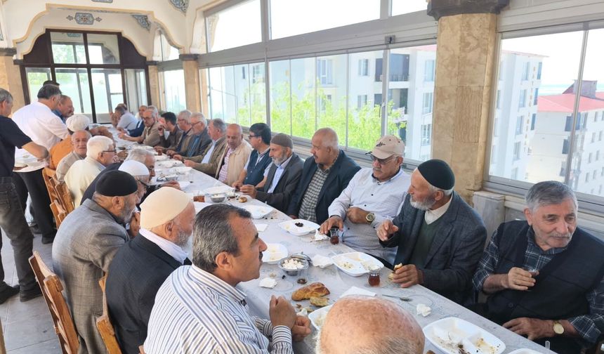 Ahlat’ta büyüklerle buluşma: Kahvaltıda güçlü bağlar kuruldu