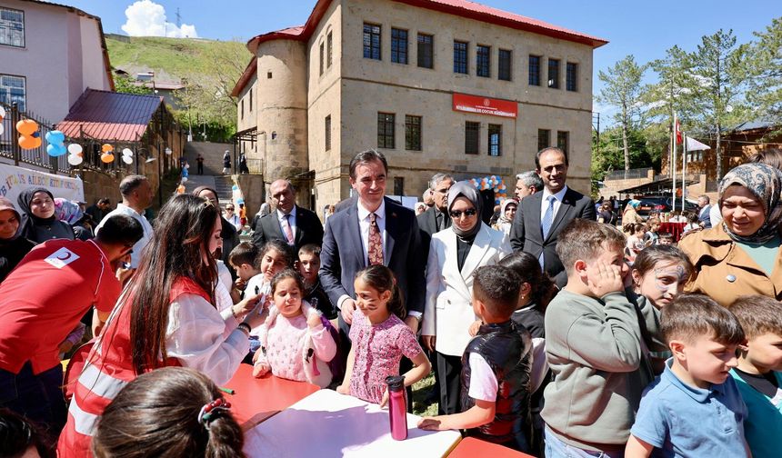 Bitlis Ailece Kitap Okuyor projesinde 186 aileye ödül verildi