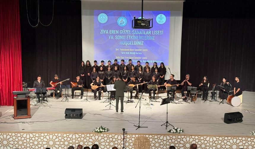 Bitlis’te sanat dolu gece: İki lisenin koroları aynı sahneyi paylaştı