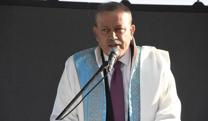 BEÜ’de Mezuniyet Coşkusu: 2 Bin 800 Öğrenci Kep Attı