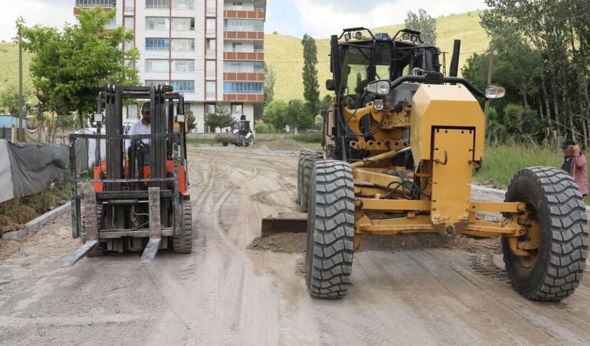 Bitlis Belediyesi’nden Beşminare Mahallesi’ne Parke Taşı Hizmeti