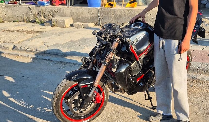 Akçadağ'da otomobil ile motosiklet çarpıştı: 2 kişi yaralandı