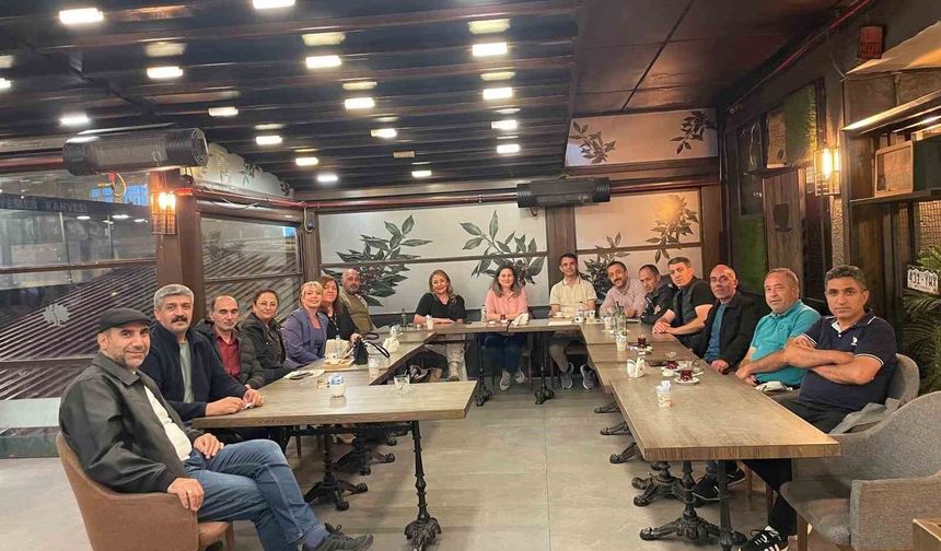 Lise arkadaşları 34 yıl sonra özlem giderdi