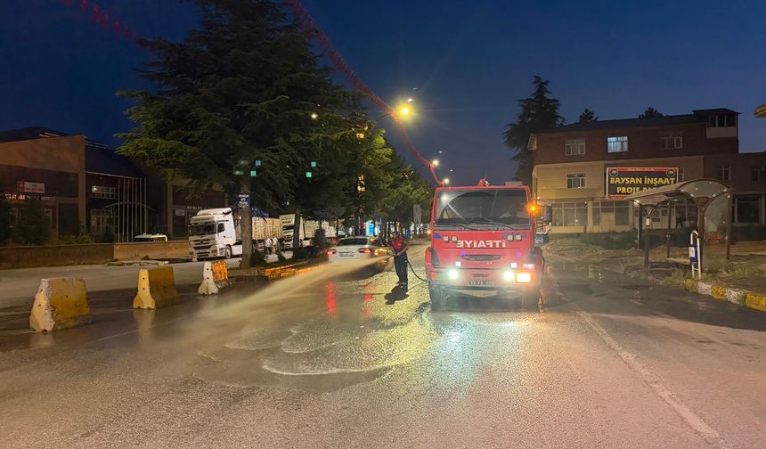 Ahlat’ta cadde ve sokaklar gece mesaisiyle yıkanıyor