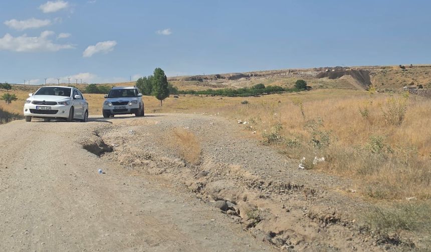 Tatvan'da yazın yoğun kullanılan yol bakımsız kaldı