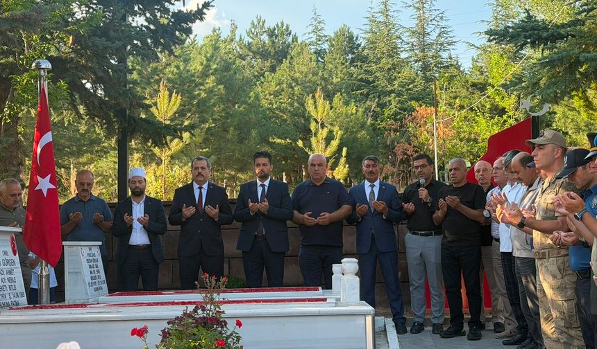 Ahlat’ta 15 Temmuz’da şehitler dualarla anıldı