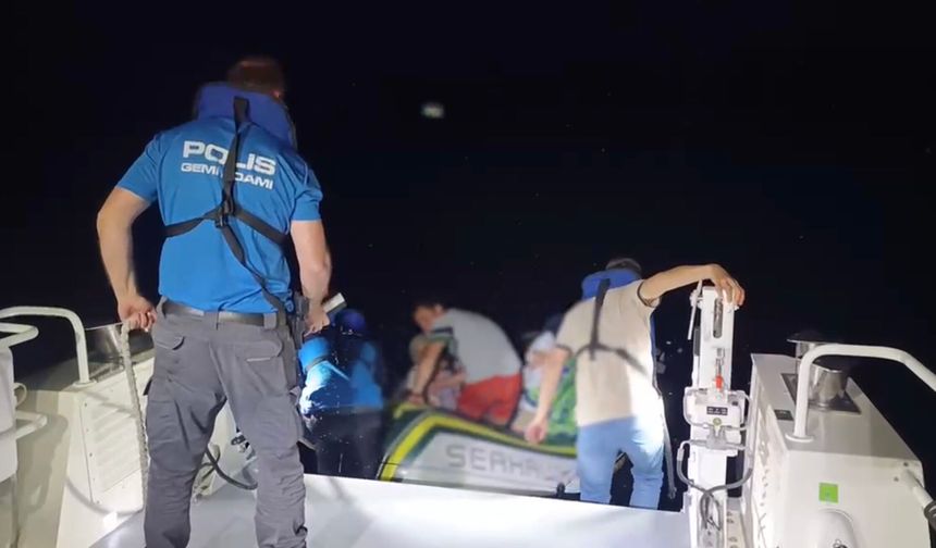 Van Gölü'nde mahsur kalan 7 kişi böyle kurtarıldı