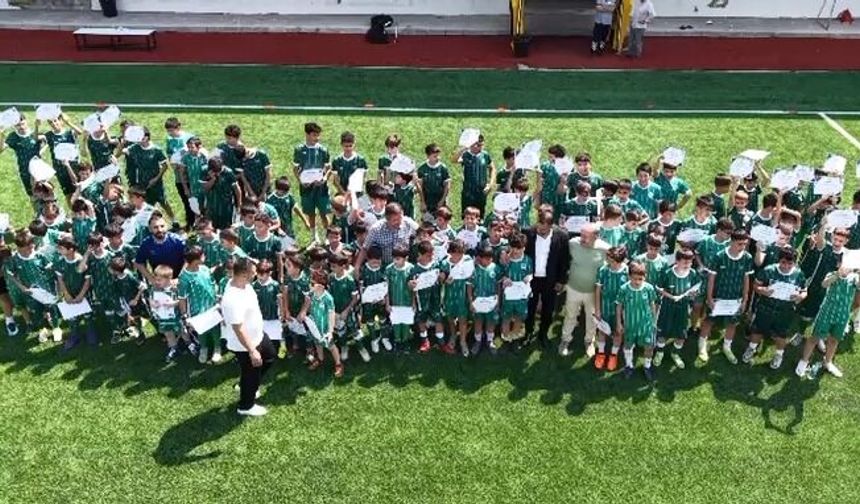 Bitlis'te Konyaspor Futbol Okulu'ndan 150 sporcuya katılım belgesi