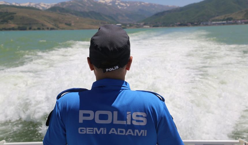 Tatvan deniz polisi'nden Van Gölü'nde sıkı denetim: inci kefaline geçit yok