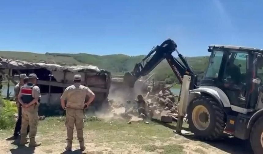 Nemrut Kalderası'nda kaçak yapılara müdahale