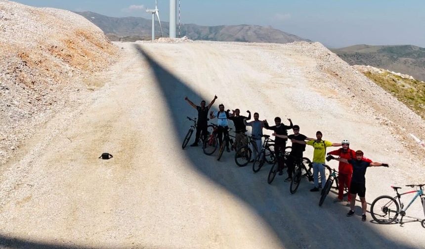 Bitlis Rüzgâr Gülleri rotasında 40 kilometrelik pedal çevirdiler