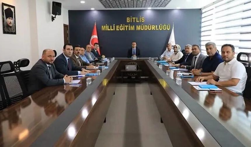 Bitlis'te ilçe millî eğitim müdürleri kurulu toplantısı gerçekleştirildi