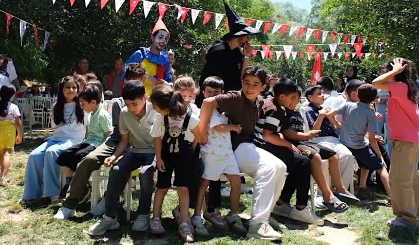 Bitlis Vakıflar Bölge Müdürlüğü bursiyer öğrencileri piknikte buluşturdu