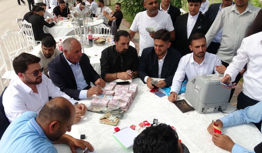 Van'da düğünde milyonlar havada uçuştu