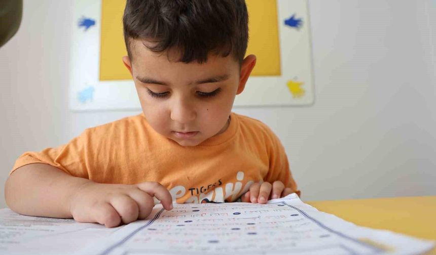 4 yaşında azim örneği: Kerem Kayra 6 ayda Kur’an okumayı öğrendi