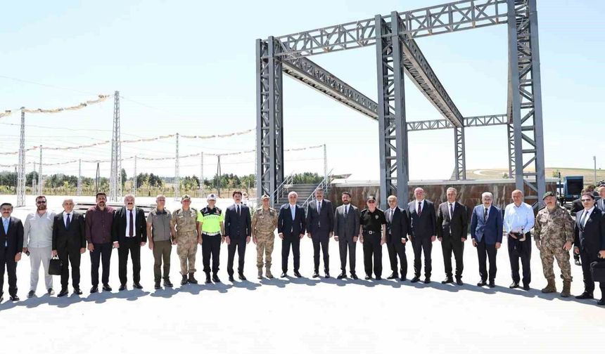 İçişleri Bakan Yardımcısı Çelik, Malazgirt Zaferi etkinliklerinin yapılacağı alanı inceledi
