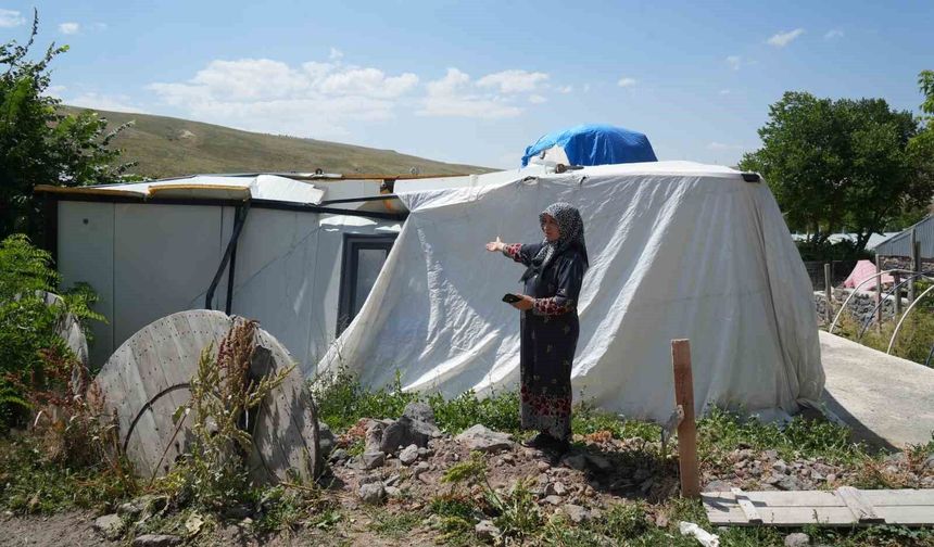 Önce damlattı, sonra çöktü: Prefabrik ev kabusa döndü