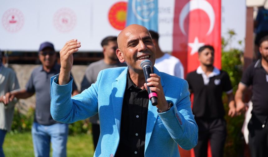 Gürhan Ötün, Ahlat’ta türküleriyle Malazgirt coşkusunu zirveye taşıdı