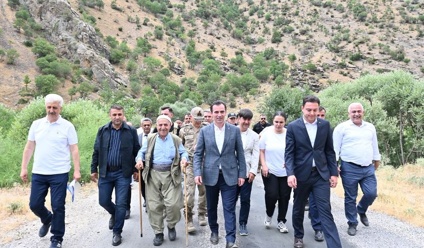 Vali Karakaya, Hizan'da inceleme ve ziyaretlerde bulundu
