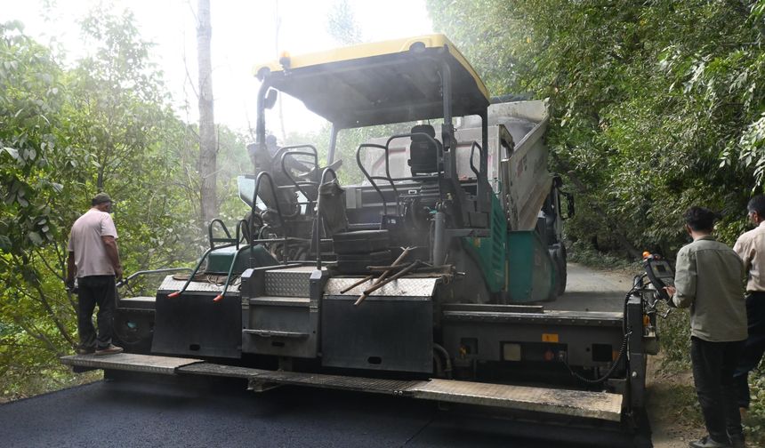 Hizan’da köy yollarına 13 kilometrelik sıcak asfalt