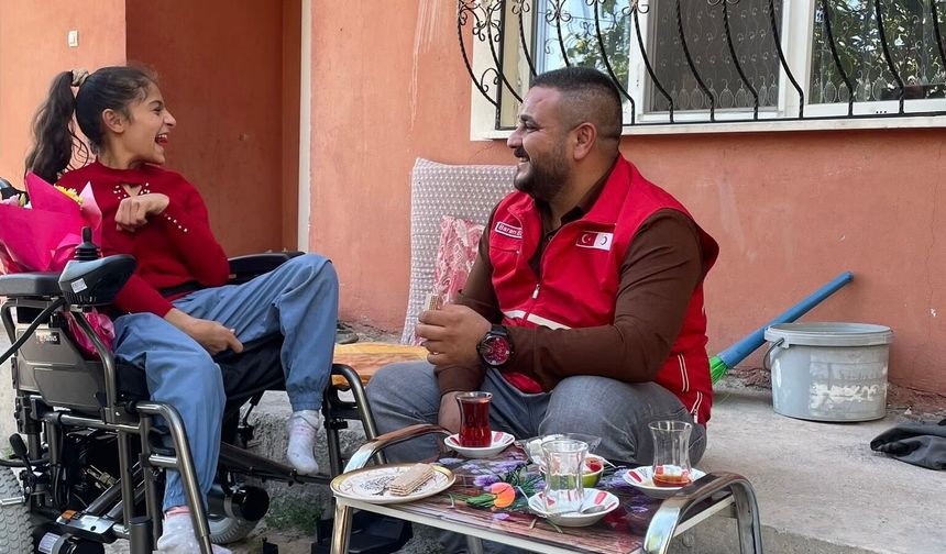 Genç Kızılay Adilcevaz’dan 16’ncı akülü sandalye