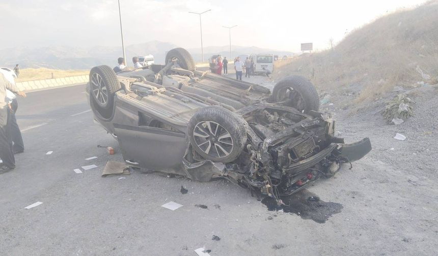 Tatvan’da zincirleme trafik kazası: 1 yaralı