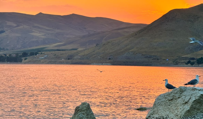 Kız Taşı sahilinde gün doğumu mest etti